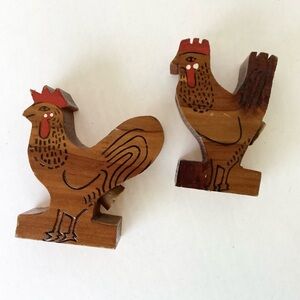 Vintage Chicken Salt Pepper Shakers Wooden Hen Rooster Brown Red Collectible